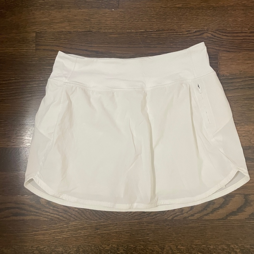 NEVER BEEN WORN OUTDOOR VOICES SKIRT